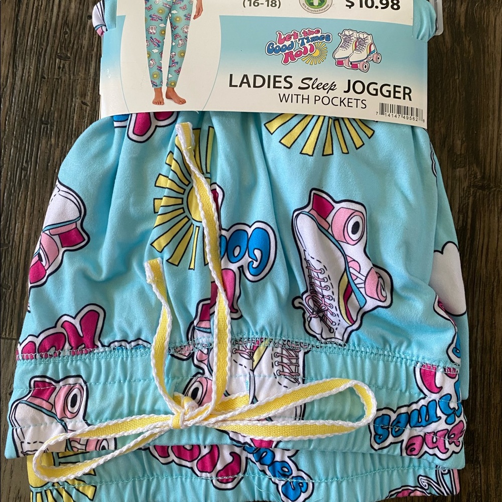 Brand New Ladies Sleep Jogger w/ pockets  Rollerblades Cool